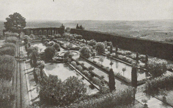 The garden of Villa Gamberaia as it was in 1934